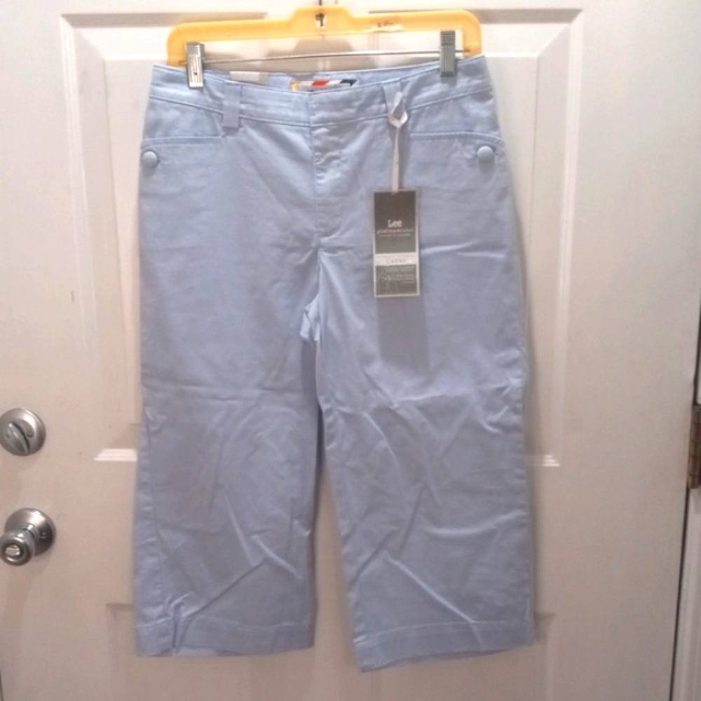 Lee Naturally Slimming Light Blue Capris Size 8 - Picture 2 of 7